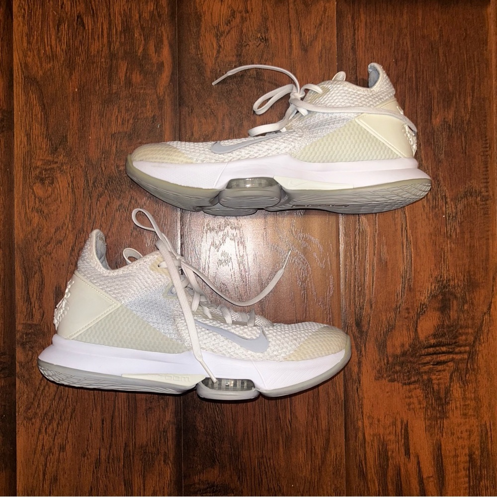 Nike LeBron Witness 4 Shoes